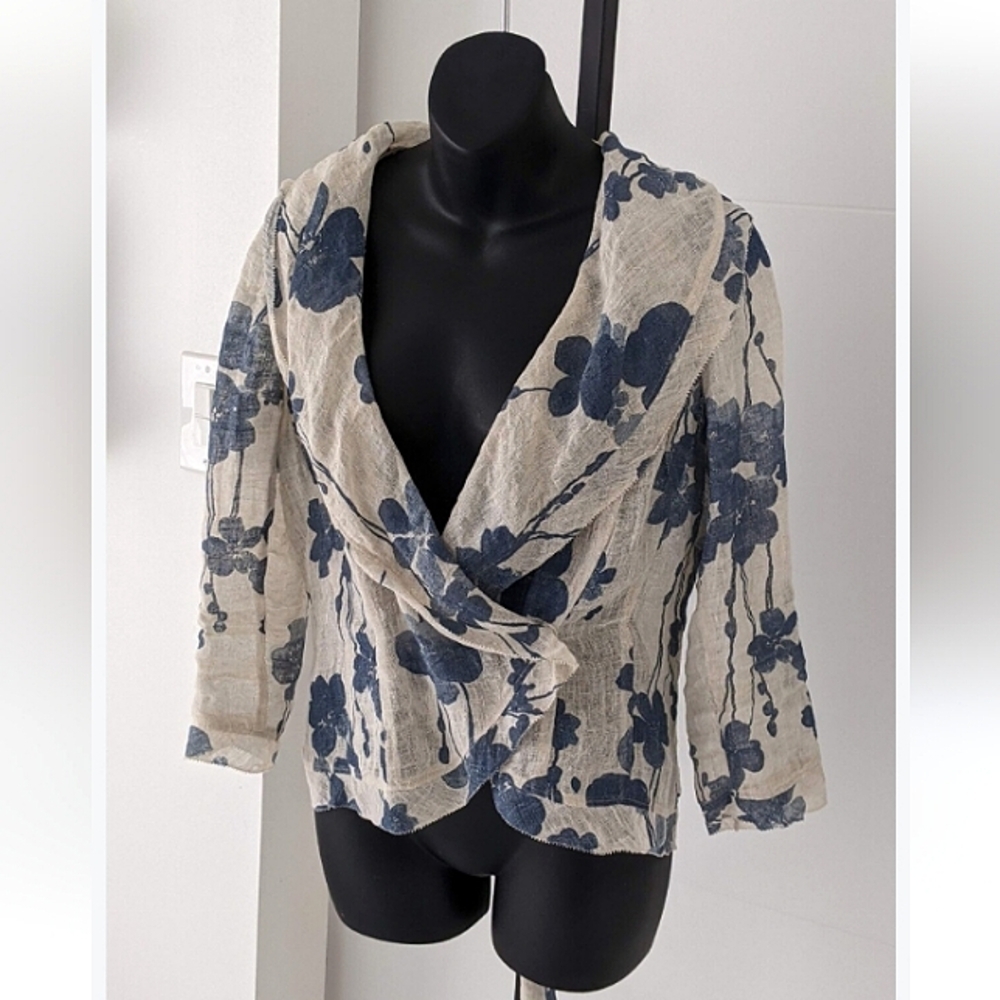 Brand NEW Beautiful JON floral print 100% linen blouse